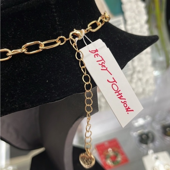 NWT Large, gorgeous shell necklace - Picture 4 of 4